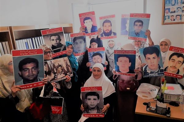 Collectif des Familles de disparus en Algérie — Algérie : protestation contre la charte pour la paix et la réconciliation nationale